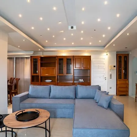 Superior Three Bedroom Apartment *