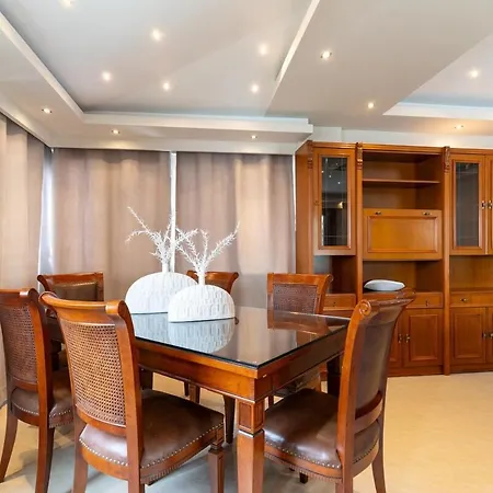 Superior Three Bedroom Apartment *